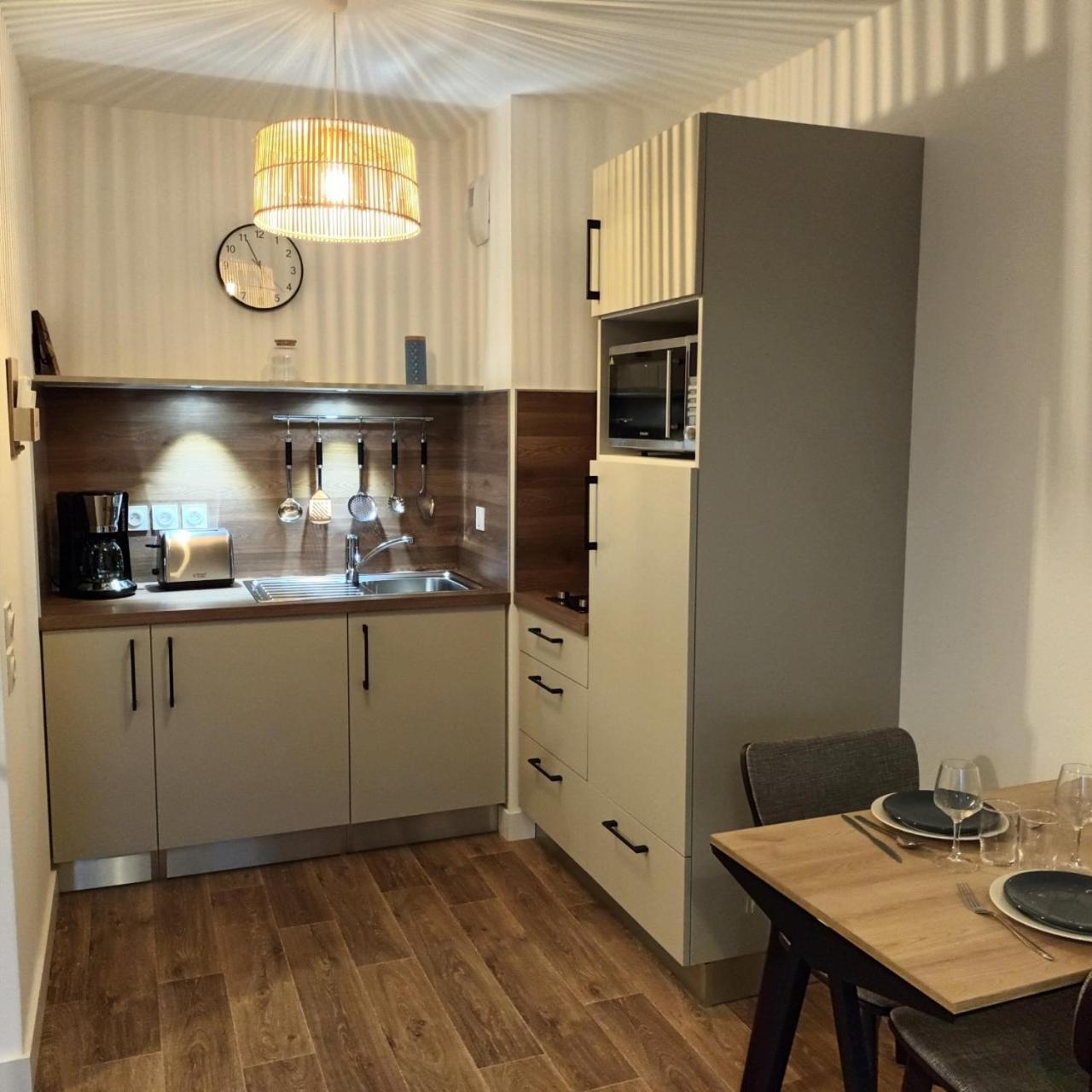 Domitys L'Oustaou Aparthotel Saint-Martin-de-Crau Exteriör bild